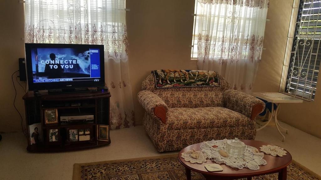 Donamae 2 Story Barbados House Βίλα Μπριτζτάουν Εξωτερικό φωτογραφία