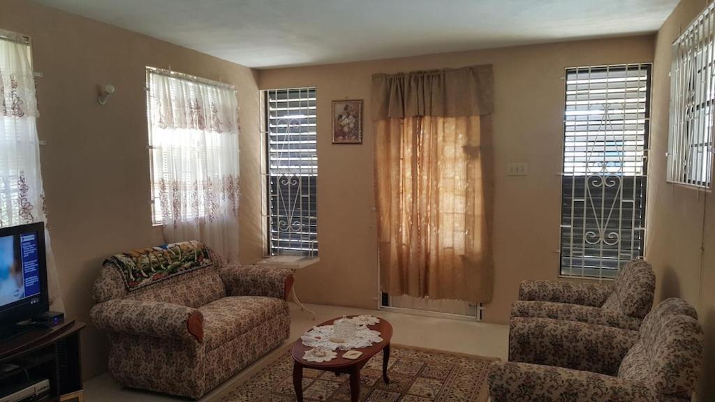 Donamae 2 Story Barbados House Βίλα Μπριτζτάουν Εξωτερικό φωτογραφία