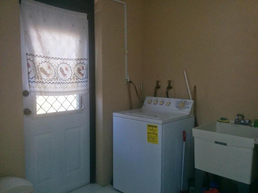 Donamae 2 Story Barbados House Βίλα Μπριτζτάουν Εξωτερικό φωτογραφία
