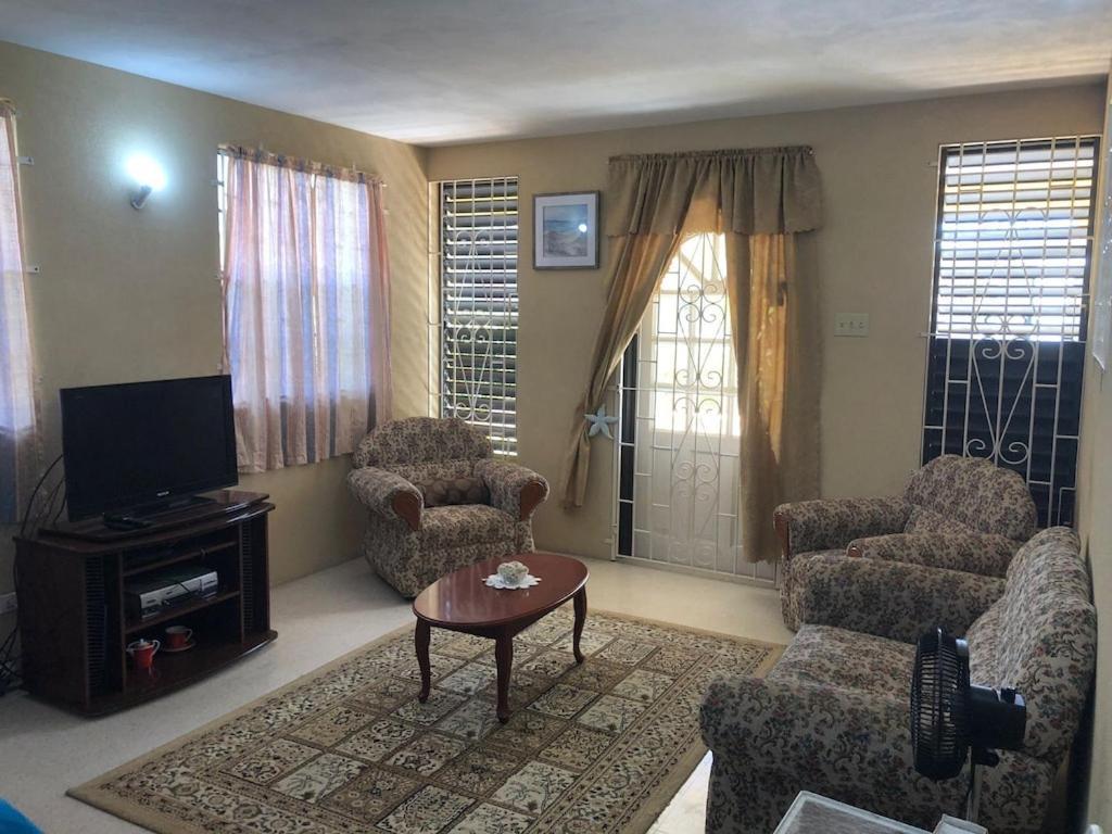 Donamae 2 Story Barbados House Βίλα Μπριτζτάουν Εξωτερικό φωτογραφία